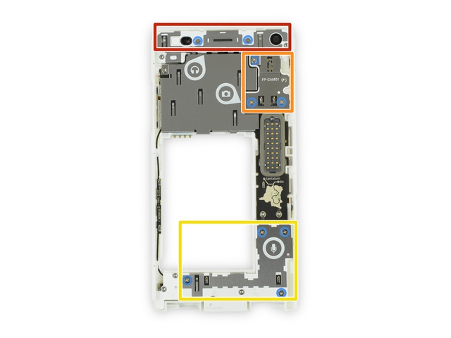 Bây giờ sẽ cần đến tô vít để tháo các con ốc đã được đánh dấu như trong hình. Các module của Fairphone 2 được ký hiệu rất rõ ràng. Phần màu đỏ là module giắc cắm tai nghe và camera trước, phần màu cam là module của camera sau còn phần màu vàng là module của microphone. 