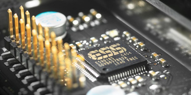  8 chip DAC ESS SABRE ES9018 cao cấp với khả năng giải mã DSD và PCM tối đa lên đến 32 bit/384 kHz 