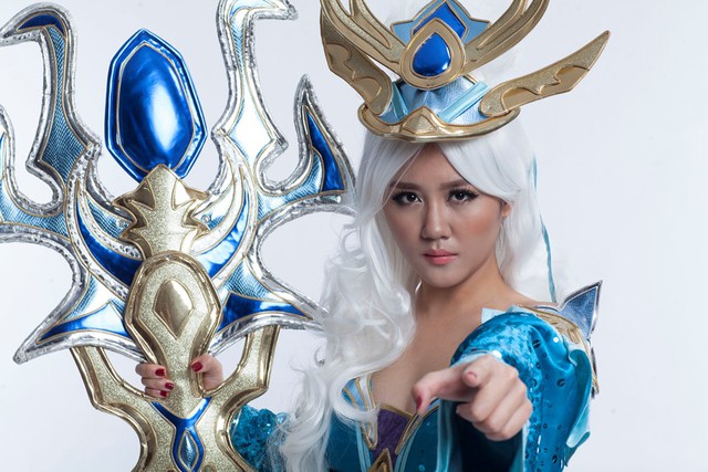 Văn Mai Hương xinh xắn tươi tắn trong bộ cosplay Bách Chiến Vô Song