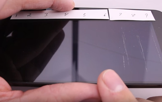  Bài thử nghiệm khả năng chống xước trên màn hình Nexus 6P 