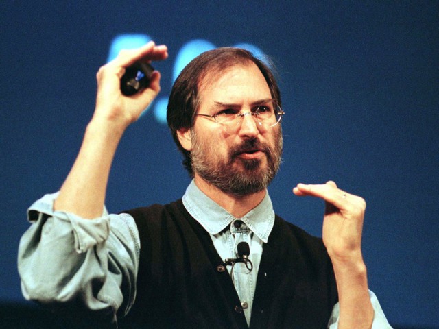 Steve Jobs nhanh chóng lấy lại được vị thế trong Apple bằng chức vụ CEO.