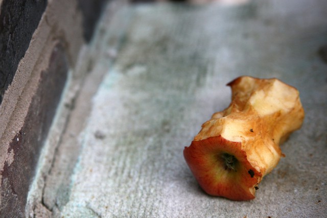  Một quả táo nâu không làm nên vấn đề nhưng hàng triệu quả thì có. 