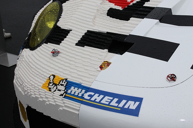 Porsche_911_RSR_Lego_05.