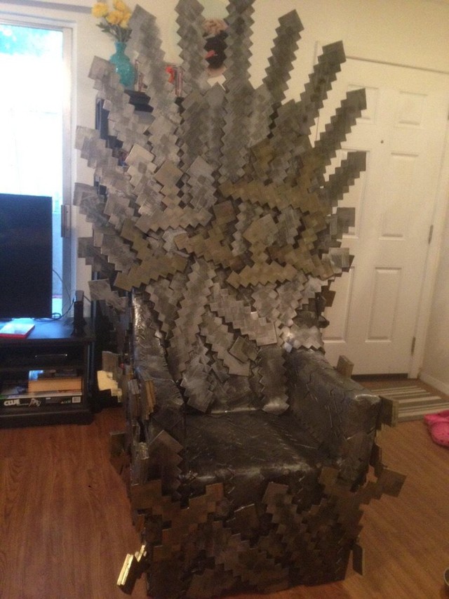 
Iron Throne theo phong cách Minecraft... dành cho fan cuồng của tựa game đào bới này.
