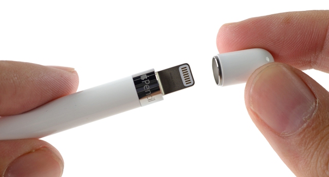  Phần nắp bút khi tháo ra là kết nối Lightning dùng để sạc Apple Pencil. 