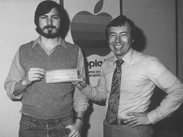 Steve Jobs gọi vốn thành công 250,000 USD nhà nhà đầu tư Mike Markkula.