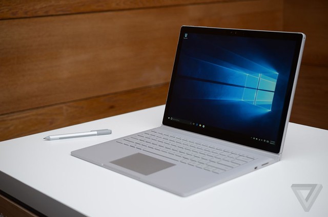 
Microsoft Surface Book xuất hiện dưới dạng chiếc laptop truyền thống
