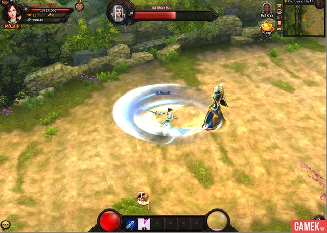Cơ chế chiến đấu trong game đi theo phong cách hành động, các đòn đánh được diễn ra theo nhiều nhịp