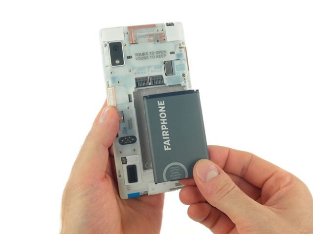  Viên pin của Fairphone 2 đạt dung lượng 2.420 mAh. 