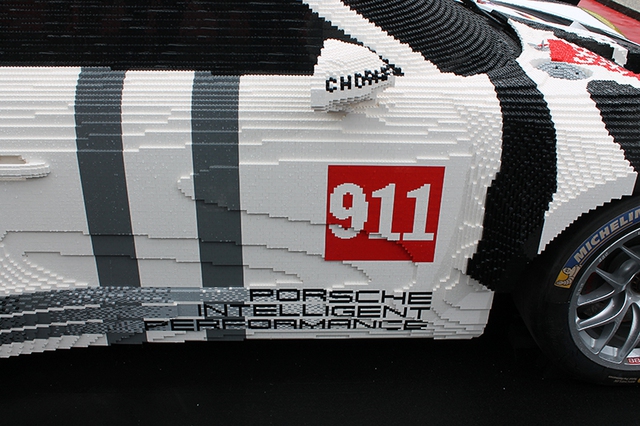Porsche_911_RSR_Lego_09.