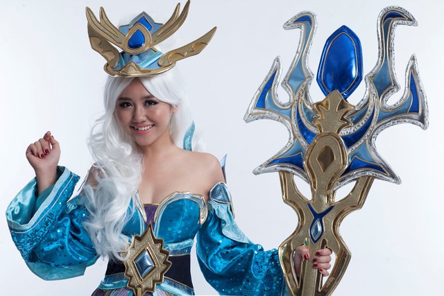 Văn Mai Hương xinh xắn tươi tắn trong bộ cosplay Bách Chiến Vô Song