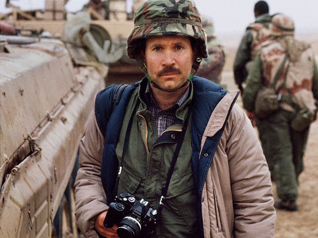  Phóng viên ảnh Steve McCurry ở chiến trường. 