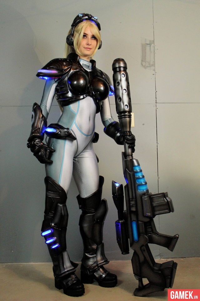 
Hóa thân nhân vật Nova Terra vô cùng ấn tượng của Bindi Smalls tại BlizzCon 2015
