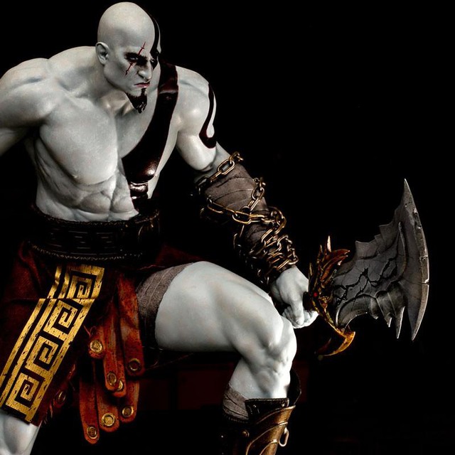 
Nét mặt chiến thần Kratos ở góc độ này có vẻ hơi hiền thì phải?
