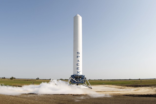  Tên lửa Grasshoper của công ty SpaceX 