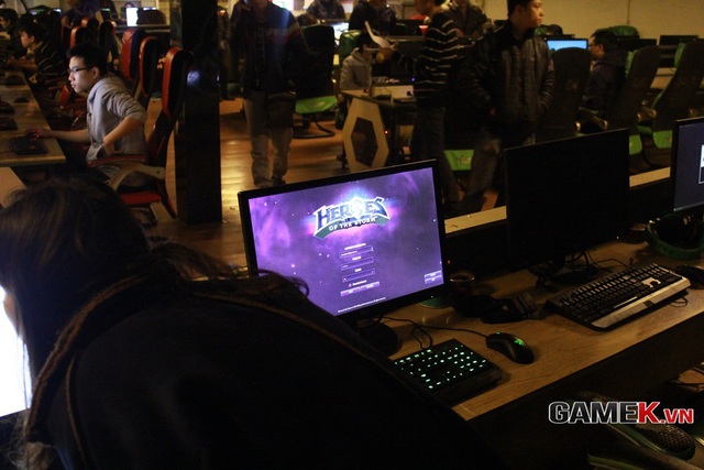 Đã có không ít fan hâm mộ có mặt tại Cyzone để tham gia vào buổi offline chơi thử Heroes of the Storm.