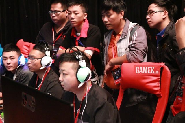 
Đoàn Trung Quốc chịu không ít bất lợi ở giải đấu AoE Việt Trung 2015.
