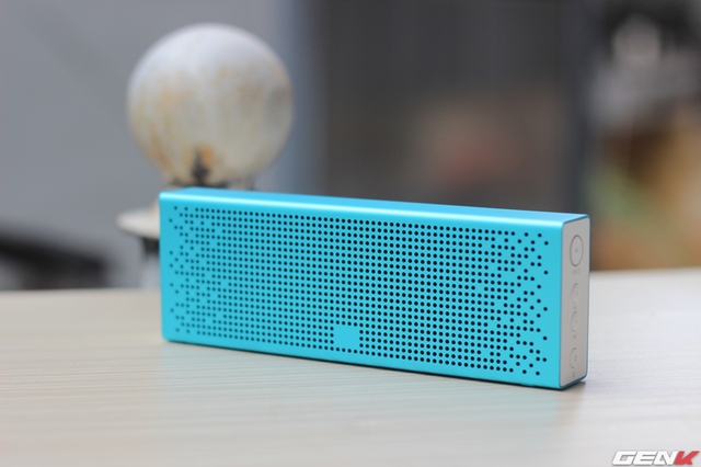  Mi Speaker sở hữu thiết kế gọn gàng bắt mắt với lớp vỏ nhôm, thay vì vật liệu nhựa ABS như trên Square Box 