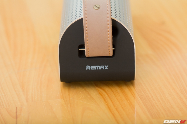  Logo Remax bên hông loa 