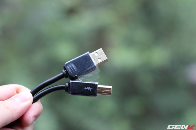  Dây kết nối USB đi kèm 