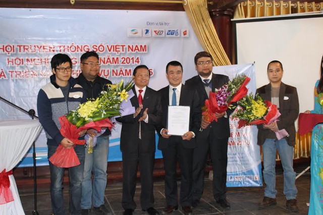 Chủ tịch Hội TTS VN Lê Doãn Hợp chúc mừng liên minh các nhà sản xuất game Việt.