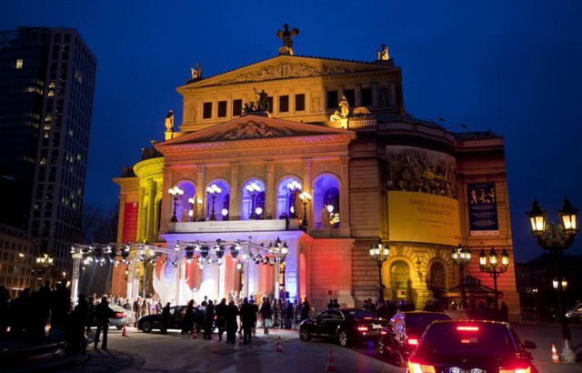 
Quang cảnh bên ngoài Nhà hát Alte Oper.
