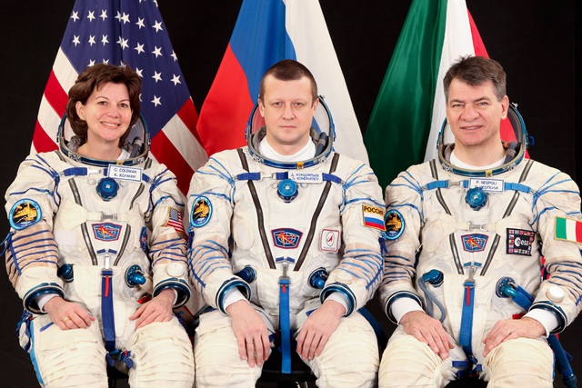 
Từ tr&aacute;i qua: Catherine Coleman, Dmitri Kondratiev v&agrave; Paolo Nespoli.
