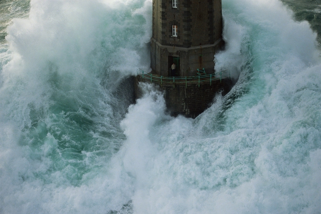  Bức ảnh nổi tiếng nhất về hải đăng La Jument. 