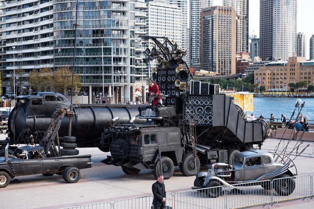 Một hình ảnh của Doof Wagon tại buổi công chiếu toàn cầu của Mad Max: Fury Road diễn ra ở Sydney.