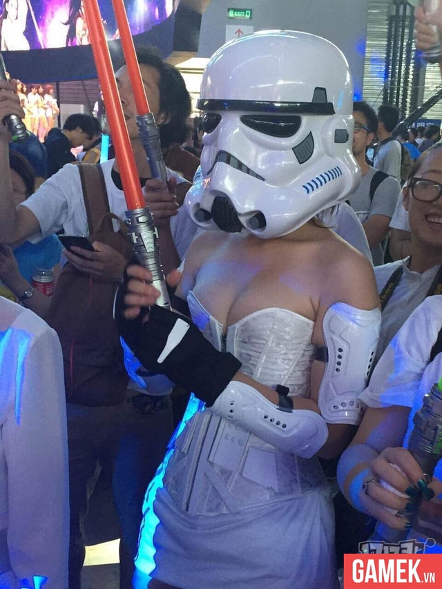 Stormtrooper này gợi cảm thế