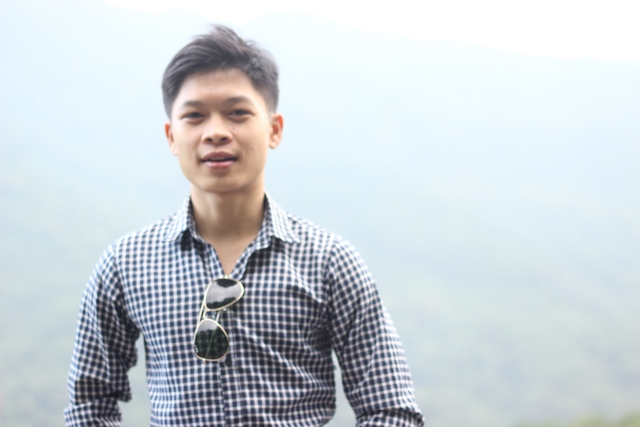 
Nguyễn Văn Tuyên sinh năm 1991 và từng tốt nghiệp Học Viện Bưu Chính Viễn Thông. Cơ duyên đến với nghề này là thấy bạn làm game nên cũng muốn thử sức mình.
