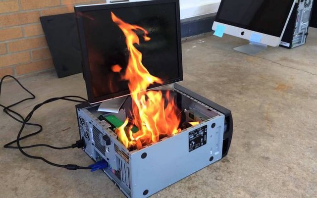 Nhiệt độ quá cao có thể khiến phần cứng máy tính gặp hư hại. (Ảnh minh họa) 