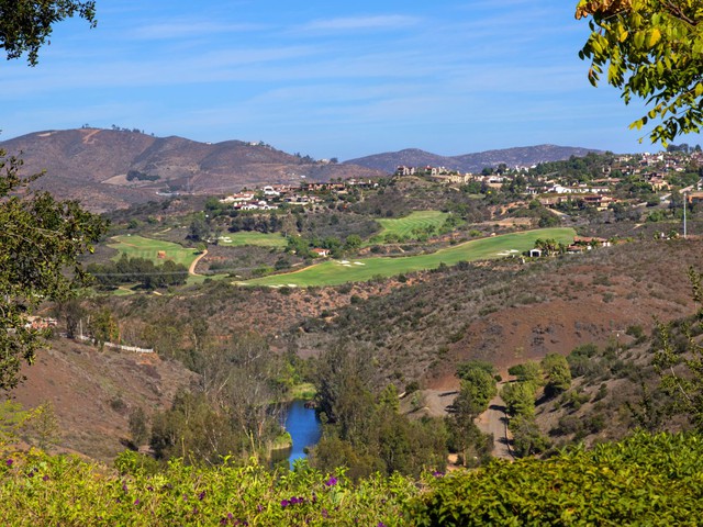  Khu dinh thự của Viterbi nằm gọn trong lòng thung lũng Rancho Santa Fe, San Diego, California. 