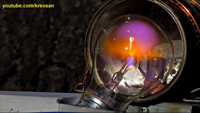 Trong bóng đèn có chứa khí Argon