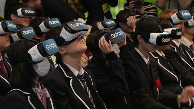 
Kính VR được đưa vào sử dụng trong một buổi lễ khai giảng tại Nhật Bản
