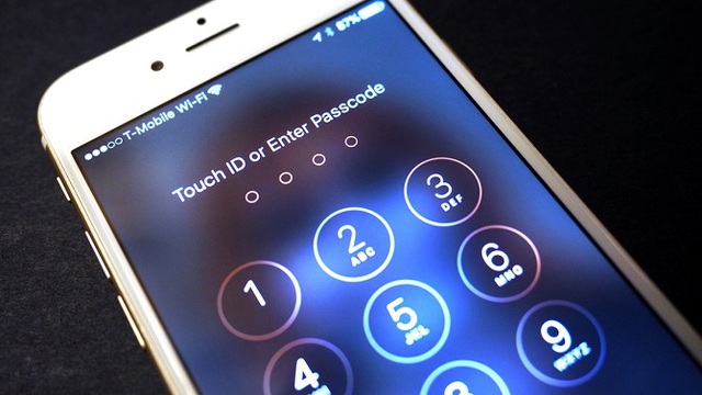 Apple hiện rất muốn biết làm sao FBI mở được khoá iPhone mà không gặp rủi ro nhập quá 10 lần mật khẩu sai bị xoá sạch dữ liệu