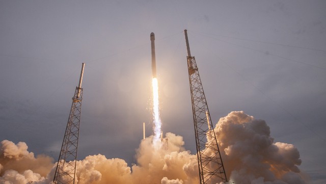  SpaceX đặt một dấu mốc quan trọng khi hợp tác với Không quân Mỹ và phục vụ các nhiệm vụ quân sự. 