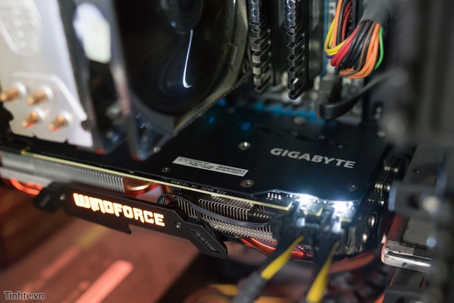 
GIGABYTE GTX 970 phiên bản Xtreme tích hợp nhiều đèn LED, phù hợp với các game thủ thích show hàng hệ thống của mình.​
