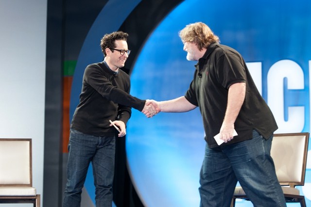 
J.J. Abrams và Gabe Newell vào năm 2013.
