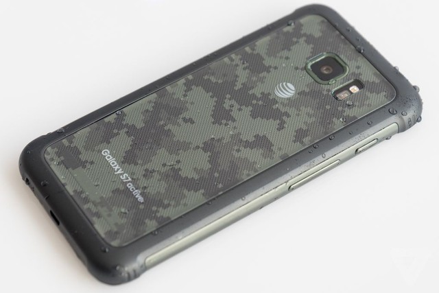  Galaxy S7 Active toát lên vẻ cứng cáp, mạnh mẽ ít thấy trên các smartphone phổ thông 