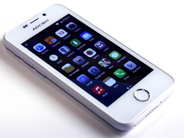  Chiếc smartphone Ikon 4 do Adcom phát hành tại Ấn Độ là điện thoại Trung Quốc và cũng đạo nhái iPhone cả về thiết kế lẫn hệ điều hành. 