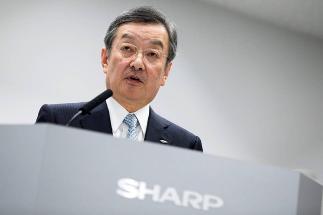 Ông Kozo Takahashi sẽ từ chức CEO Sharp một khi thương vụ Foxconn mua lại hoàn tất