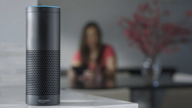  Amazon Echo, chiếc loa di động kết hợp trợ lý ảo thông minh. 