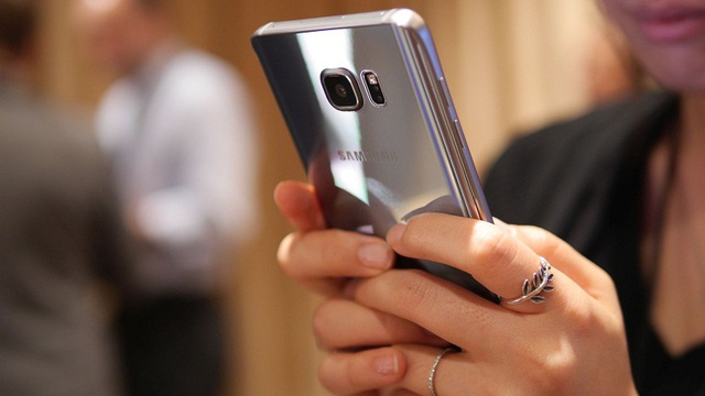 
Galaxy S7 sẽ trang bị camera chụp hình thiếu sáng tốt hơn?

