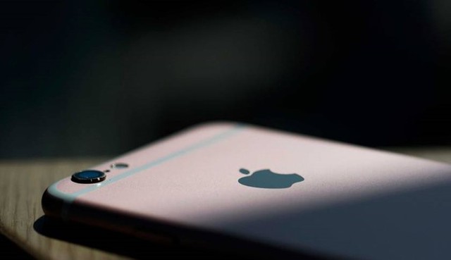 Năm 2017, Apple sẽ ra mắt iPhone 8 thay vì iPhone 7S. Ảnh: Getty.