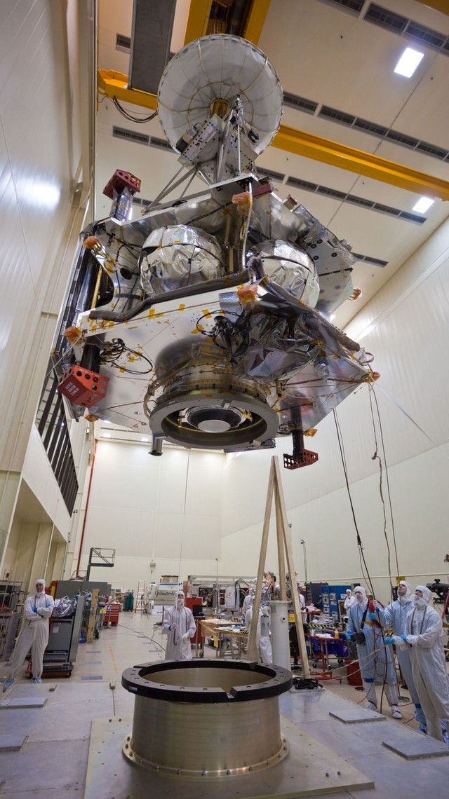  Tàu Juno trong Phòng thí nghiệm Jet Propulsion, California. 