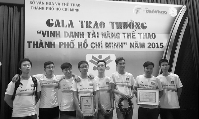 
Team DOTA 2 Pewpew nhận bằng khen của Sở Văn hóa và Thể thao thành phố Hồ Chí Minh.
