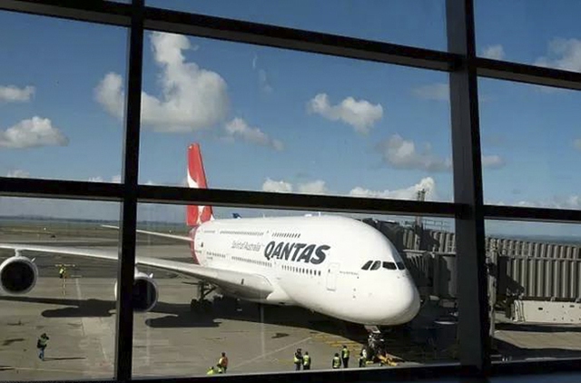  Chuyến bay của hãng Qantas đã phải hoãn vì hành khách đặt tên Wi-Fi sặc mùi khủng bố. 