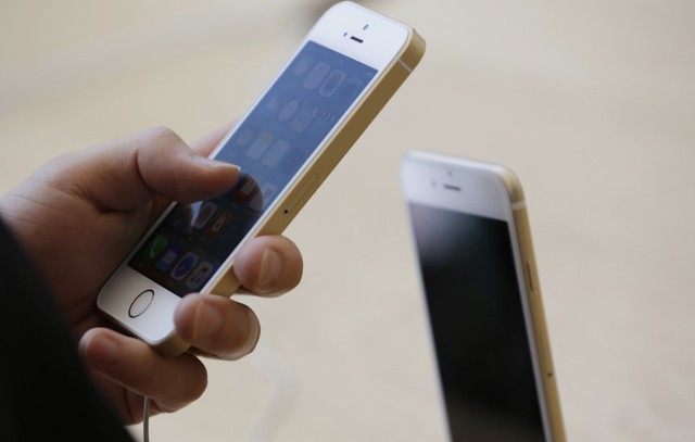  Nhiều khách hàng Apple vẫn đang sử dụng những chiếc iPhone cũ và chưa muốn nâng cấp. 