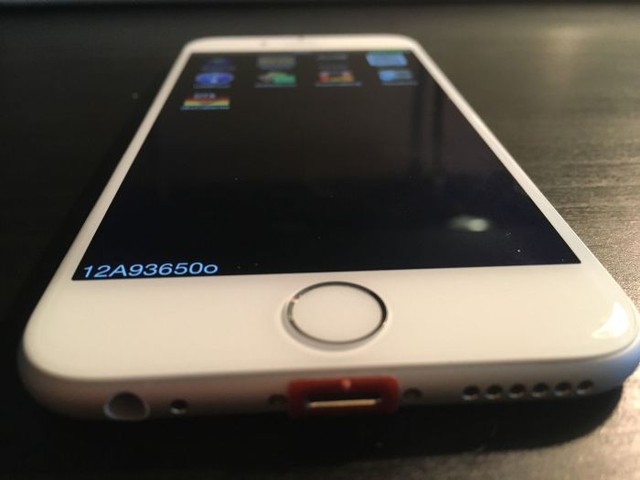  Chiếc iPhone đấu giá 1 tỷ sử dụng cổng Lightning có màu sơn đỏ cực độc 
